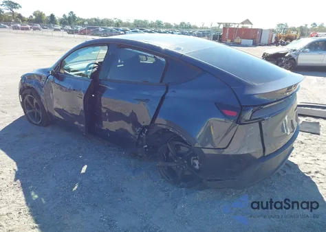 2026 Tesla Model Y Long Range Dual Motor All-Wheel Drive/Long Range Launch Series z USA, uszkodzony, nr VIN 7SAYGDEE4TA387636